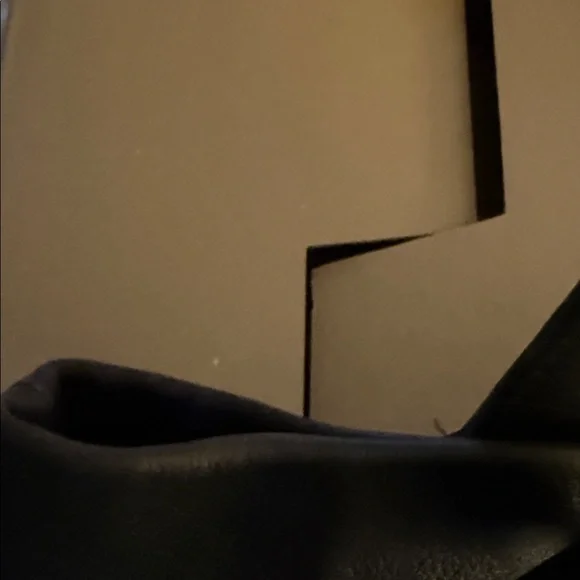 Yves Saint Laurent Elegant Black Tote and Wallet - Picture 4 of 13